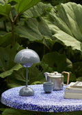 Flowerpot VP9 Trådløs Bordlampe | Stone Blue