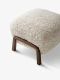 Wulff Lounge Chair & Puff | Sheepskin Moonlight | Valnøtt