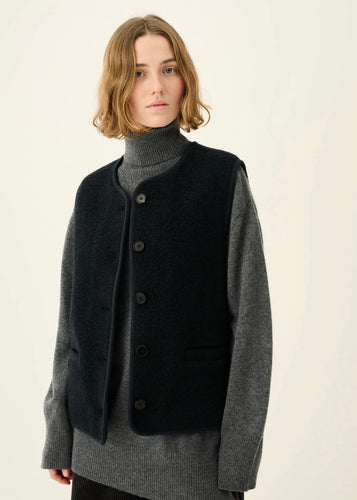Cas Teddy Vest Dark Navy