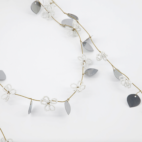 Girlander Leaf White & Silver