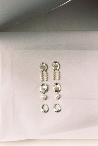 Two Form Earrings One Pearl Silver