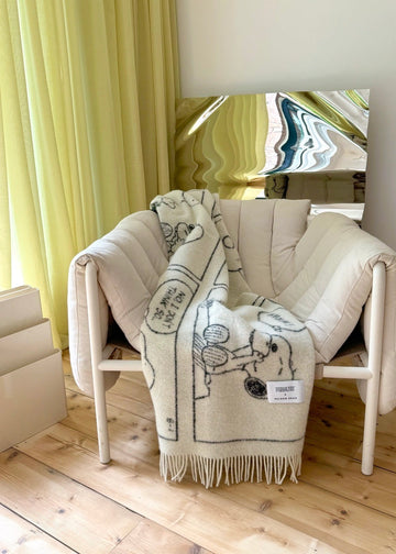 Peanuts Blanket Comic Doughnut White Black