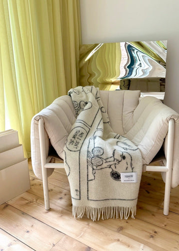 Peanuts Blanket Comic Doughnut White Black