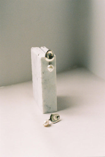Two Form Earrings One Pearl Silver